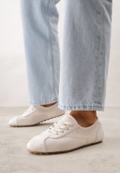 Beżowe Sneakersy Kultowe Tenisówki Y2K z Imitacji Zamszu Nerialle. Brązowe trampki Renee, bez wzorów, z koronki, retro, bez zapięcia. Za 89.99 zł.