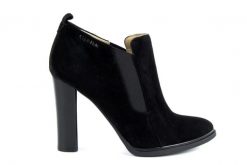 Botki Calvin Klein Jalene Black, Czarny, Skóra naturalna - 40. Czarne botki Calvin Klein, z aplikacjami, ze skóry, klasyczne, bez obcasa, na słupku, bez zapięcia. W wyprzedaży za 479.00 zł.