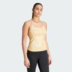 Top Train Essentials AOP Flower Tie-Dye Tank. Żółte topy adidas, l, bez wzorów, z materiału, sportowe, bez kołnierzyka, bez ramiączek. Za 139.00 zł.