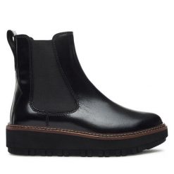 Sztyblety Clarks. Czarne botki Clarks, bez wzorów, bez obcasa, na płaskiej podeszwie, bez zapięcia. Za 379.99 zł.