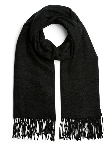 Pieces Szal w kolorze czarnym rozmiar: onesize. Czarne szaliki i kominy Pieces, bez wzorów. Za 70.41 zł.