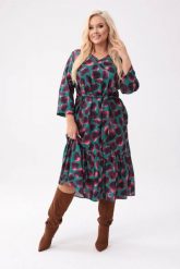 Oversize'owa sukienka Laura - stylowa propozycja z artystycznym wzorem PLUS SIZE XXL OVERSIZE. Czerwone sukienki Moda Size Plus Iwanek, plus size, bez wzorów, z elastanu, eleganckie, bez kołnierzyka, plus size, bez ramiączek, midi, oversize. W wyprzedaży za 189.90 zł.