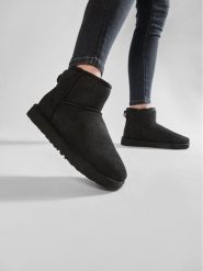 Ugg Śniegowce W Classic Mini II 1016222 Czarny. Czarne śniegowce UGG, bez wzorów, ze skóry, bez zapięcia. Za 709.99 zł.
