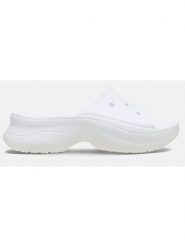Crocs Klapki "Bae" w kolorze białym rozmiar: 37/38. Białe klapki Crocs, bez wzorów, klasyczne, z otwartym noskiem, bez obcasa, bez zapięcia. Za 164.95 zł.