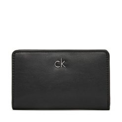Duży Portfel Damski Calvin Klein. Czarne portfele Calvin Klein, bez wzorów. Za 259.99 zł.