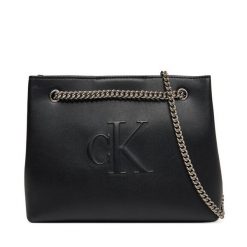 Torebka Calvin Klein Jeans. Czarne torebki klasyczne Calvin Klein Jeans, bez wzorów, z jeansu, klasyczne, bez dodatków. Za 289.99 zł.