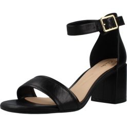 Sandały CLARKS EZORIA MAE Czarny. Czarne sandały Clarks, bez wzorów, z materiału, bez obcasa, bez zapięcia. Za 219.99 zł.