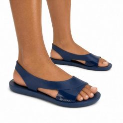 Sandały damskie Ipanema 26477 GO MINIMAL FEM. Niebieskie sandały Ipanema, bez wzorów, z materiału, eleganckie, bez obcasa, bez zapięcia. Za 79.00 zł.