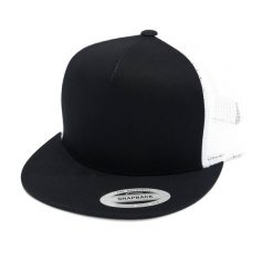 Klasyczna Dwukolorowa Czapka Z Daszkiem. Białe czapki z daszkiem FLEXFIT, bez wzorów, klasyczne. Za 51.99 zł.