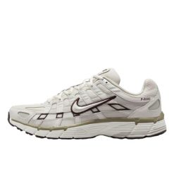 Buty do chodzenia dla dorosłych Nike P-6000 Earth Light Bone. Białe buty treningowe Nike, bez wzorów, z gumy, bez zapięcia, do biegania. Za 3,239.35 zł.