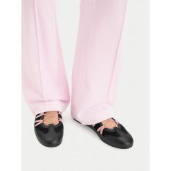 Baleriny Juicy Couture. Czarne baleriny Juicy Couture, bez wzorów, bez obcasa, bez zapięcia. Za 179.99 zł.