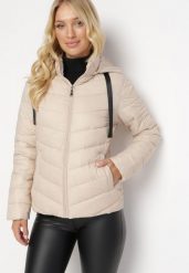 Beżowa Pikowana Kurtka Zapinana na Suwak z Kapturem i Kieszeniami Soniss. Brązowe kurtki Born2be, l, bez wzorów, z kapturem. Za 109.99 zł.