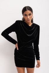 Sukienka z długim rękawem o klasycznym kroju w kolorze BLACK VELVET - COLLETTE-XS. Czarne sukienki Marsala, na imprezę, s, bez wzorów, z poliesteru, klasyczne, bez kołnierzyka, bez ramiączek, mini. W wyprzedaży za 49.98 zł.