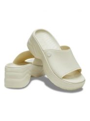 Crocs Klapki "Skyline" w kolorze kremowym rozmiar: 41/42. Brązowe klapki Crocs, bez wzorów, klasyczne, z otwartym noskiem, bez obcasa, bez zapięcia. Za 203.02 zł.