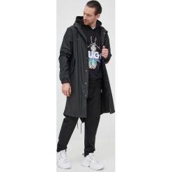 Rains parka 18140 Fishtail Parka kolor czarny przejściowa. Czarne płaszcze Rains, l, bez wzorów, z materiału, bez kaptura. Za 559.99 zł.