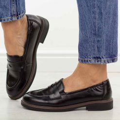 Czarne skórzane mokasyny damskie Vinceza 39984. Czarne mokasyny VINCEZA, bez wzorów, z jeansu, z okrągłym noskiem. Za 219.00 zł.