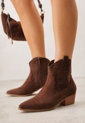 Brązowe Ażurowe Botki Vices w Stylu Kowbojek na Obcasie Norfedi. Brązowe botki Born2be, z aplikacjami, z jeansu, boho, ze szpiczastym noskiem, bez obcasa, na obcasie, bez zapięcia. Za 149.99 zł.