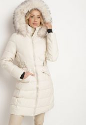 Jasnobeżowa Kurtka Pikowana z Dwustronnym Suwakiem Kapturem z Futrem i Elastycznym Paskiem Moonrose. Brązowe kurtki Born2be, l, bez wzorów, z jeansu, eleganckie. Za 299.99 zł.