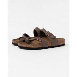 Klapki unisex Birkenstock 071061. Brązowe klapki Birkenstock, bez wzorów, z materiału, bez obcasa, bez zapięcia. Za 682.00 zł.