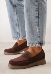 Ciemnobrązowe Mokasyny VICES z Imitacji Zamszu w Klasycznym Stylu Malaeno. Brązowe mokasyny Renee, bez wzorów, z jeansu. Za 119.99 zł.