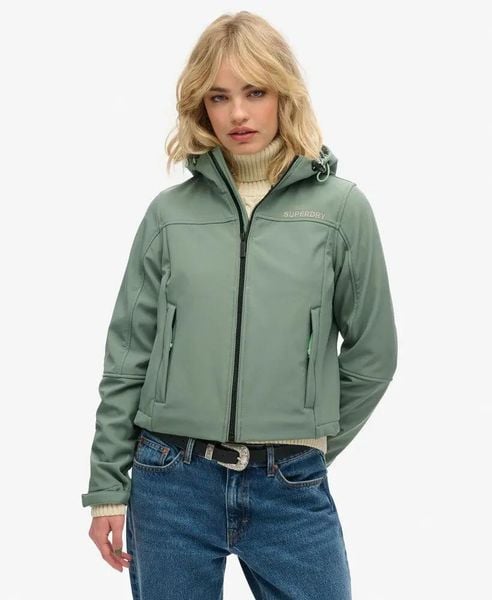 Superdry Soft Shell Trekker Kurtka z kapturem — krótki krój – Laurel Khaki. Zielone kurtki Superdry, bez wzorów, z elastanu, z kapturem. Za 405.70 zł.