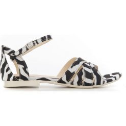 Sandały na miękkiej podeszwie - skóra naturalna - model 370 - kolor czarno biała zebra (41). Białe sandały Zapato, bez wzorów, z jeansu, boho, bez obcasa, na płaskiej podeszwie, bez zapięcia. W wyprzedaży za 269.10 zł.