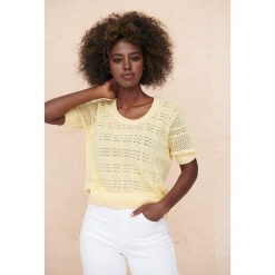 Bluzka Damska Eugenia BS Bananowy. Żółte bluzki blue shadow, s, bez wzorów, z bawełny, boho, bez kołnierzyka, bez ramiączek. Za 219.90 zł.