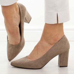 J.Brązowe czółenka damskie na słupku Sergio Leone Pb414. Brązowe czółenka Sergio Leone, na jesień, bez wzorów, z jeansu, biznesowe, bez obcasa, na obcasie, bez zapięcia. Za 169.00 zł.