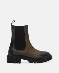 ZIELONE SZTYBLETY Z NUBUKU 00108028ED 1407K. Zielone botki Venezia, bez wzorów, z nubiku, bez obcasa, bez zapięcia. Za 299.00 zł.