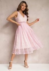 Różowa Plisowana Sukienka na Ramiączkach z Ozdobnym Wzorem i Suwakiem Mirilla. Czerwone sukienki Renee, na co dzień, m, z aplikacjami, eleganckie, bez kołnierzyka, bez ramiączek, midi, proste. W wyprzedaży za 135.99 zł.