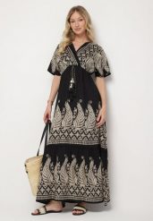 Czarna Kopertowa Sukienka z Wiskozy Ozdobiona Frędzlami Redare. Czarne sukienki Born2be, na co dzień, m, z aplikacjami, z wiskozy, boho, bez kołnierzyka, bez ramiączek, maxi, kopertowe. Za 129.99 zł.