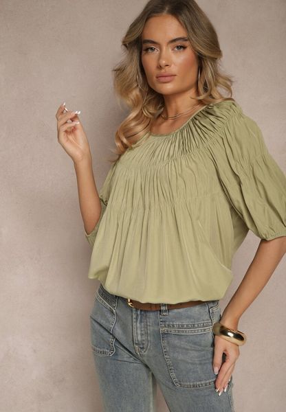 Zielona Bluzka z Wiskozą o Fasonie Oversize z Gumkami w Ramionach Alirona. Zielone bluzki Renee, bez wzorów, z wiskozy, klasyczne, bez kołnierzyka, bez ramiączek. Za 59.99 zł.