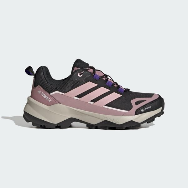 Buty trekkingowe Terrex Skychaser AX5 GORE-TEX. Białe buty trekkingowe adidas, z gore-texu, bez zapięcia. Za 529.00 zł.