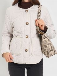 Pikowana kurtka zapinana na guziki - kremowy. Białe kurtki Sinsay, l, bez wzorów, bez kaptura. Za 69.99 zł.