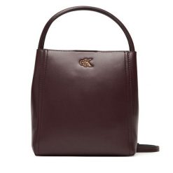 Torebka Calvin Klein. Czerwone torebki klasyczne Calvin Klein, bez wzorów, klasyczne, bez dodatków. Za 539.99 zł.
