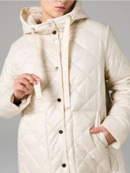 Pikowany płaszcz z regulowanym kapturem - kremowy. Białe płaszcze Sinsay, l, bez wzorów. Za 89.99 zł.