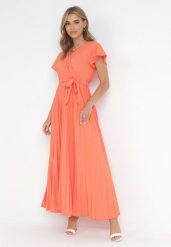 Pomarańczowa Elegancka Sukienka Maxi w Plisy z Kopertowym Dekoltem i Wiązaniem Thessi. Brązowe sukienki Born2be, s, bez wzorów, eleganckie, bez kołnierzyka, bez ramiączek, maxi, kopertowe. W wyprzedaży za 69.99 zł.