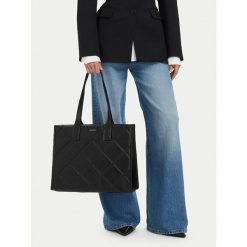 Torebka JENNY. Czarne torebki klasyczne Jenny, bez wzorów, bez dodatków. Za 159.99 zł.