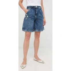 MAX&Co. szorty jeansowe damskie kolor fioletowy z aplikacją high waist. Fioletowe szorty MAX&Co., z aplikacjami, z jeansu. W wyprzedaży za 489.99 zł.