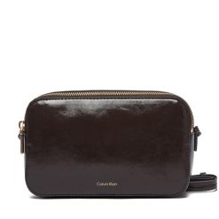 Torebka Calvin Klein. Brązowe listonoszki Calvin Klein, bez wzorów, bez dodatków. Za 409.99 zł.