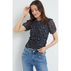 Pepe Jeans bluzka damska kolor granatowy w kwiaty. Niebieskie bluzki Pepe Jeans, l, bez wzorów, z jeansu, bez kołnierzyka, bez ramiączek. W wyprzedaży za 179.99 zł.