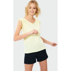 Top z wiązaniami na ramionach. Topy Greenpoint, bez wzorów, z bawełny, bez kołnierzyka, bez ramiączek. Za 34.99 zł.