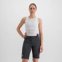Spodenki rowerowe damskie Sportful Giara Overshort. Czarne szorty sportowe SPORTFUL, bez wzorów, z elastanu, rowerowe. Za 347.00 zł.