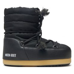 Śniegowce Moon Boot. Czarne śniegowce Moon Boot, bez wzorów, z nylonu, bez zapięcia. Za 759.99 zł.