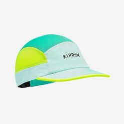 Czapka z daszkiem do biegania Kiprun 5 paneli. Zielone czapki z daszkiem KIPRUN, bez wzorów, z materiału, sportowe. Za 49.99 zł.