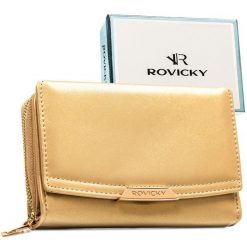 Średni, ciemnobeżowy portfel damski ze skóry ekologicznej, model mieszczący dowód rejestracyjny - Rovicky. Brązowe portfele ROVICKY, bez wzorów, ze skóry ekologicznej. Za 79.99 zł.