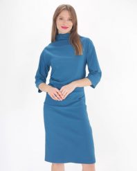 Gładka sukienka z marszczeniami. Niebieskie sukienki Unisono, l, bez wzorów, z tkaniny, bez kołnierzyka, bez ramiączek, midi, dopasowane. Za 219.00 zł.
