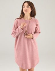 Różowa sukienka w prążki. Czerwone sukienki Unisono, l, bez wzorów, z dzianiny, bez kołnierzyka, bez ramiączek, mini. Za 159.00 zł.