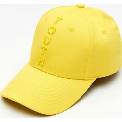 Czapka z daszkiem - Żółty. Czapki z daszkiem marki Cropp. Za 34.99 zł.