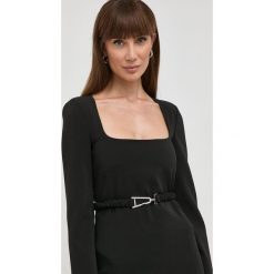 Patrizia Pepe sukienka kolor czarny mini dopasowana. Czarne sukienki Patrizia Pepe, bez wzorów, z tkaniny, bez kołnierzyka, bez ramiączek, maxi, dopasowane. Za 1,339.90 zł.